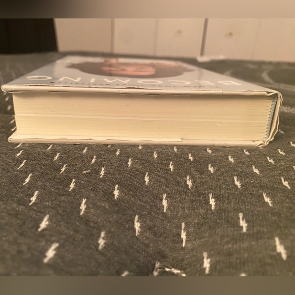 Becoming by Michelle Obama-Hardcover - Picture 2 of 4